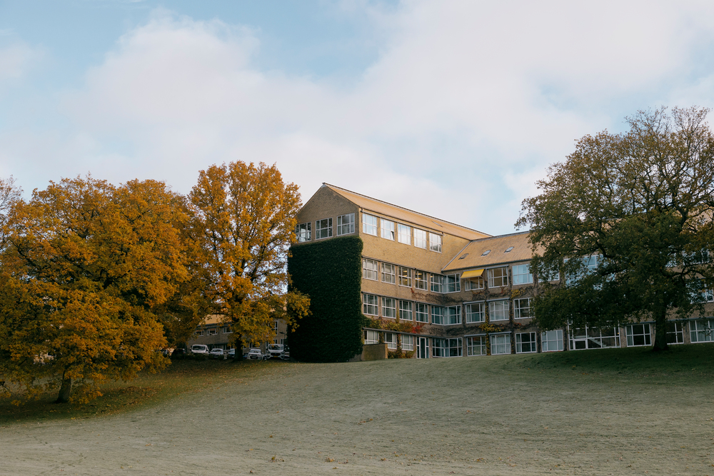 AU bygning om efteråret